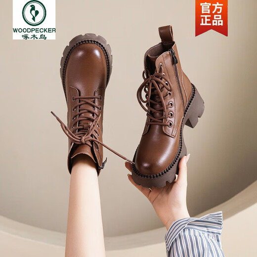 Bottes en cuir de pic pour femmes 2025 Automne et printemps Nouveaux bottes Martin à la mode rétro de vache et à la mode britannique