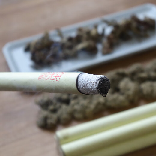 1098 Tian Qichun wild moxa stick 1.8cm three-year-old hand-held warm moxibustion column 5 to 1 moxa leaf moxa velvet 1.8*20cm (10 sticks per box)