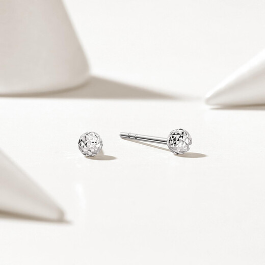 Trendy Acer platinum earrings for women, platinum earrings, fashionable commuting, birthday gift for girlfriend, priced at 100 yuan, 0.65g, one pair, silicone ear plugs included