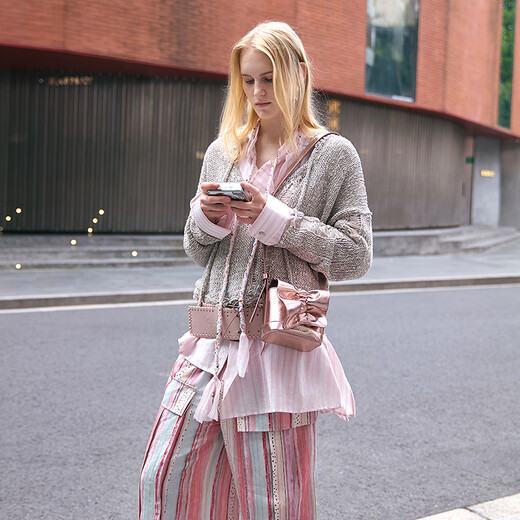 
CHARLES/KEITH25 autumn new product retro pleated bow mini handheld crossbody bag CK6-40151554 Aura Pink Aurora Powder XXS