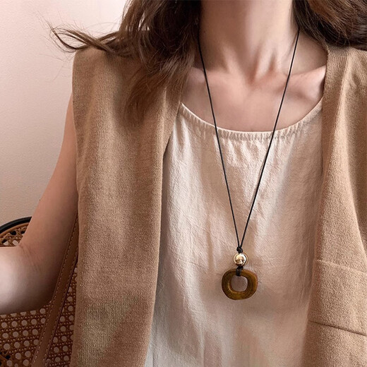 
Lu Shan long necklace women's sweater chain black rope new Chinese retro pendant necklace long skirt Sentiment ancient style decoration brown pendant [suspended box]