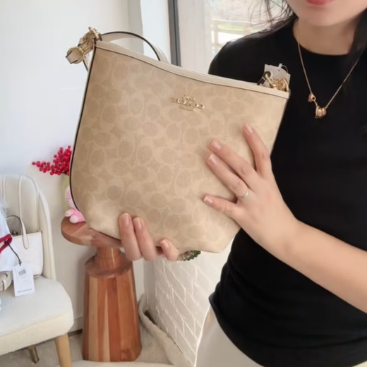 蔻驰（COACH）美国直邮 女士单肩斜挎CITY17流浪水桶包CT800CT802 1号中号黑拼深咖logo CT800IMXAQ 新款隐标 28*20*17C