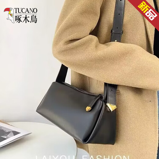 啄木鸟（TUCANO）包包女2025春夏新款柔软感小众枕头包今年流行时尚单肩斜挎包 黑色