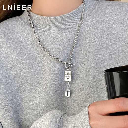 Lnieer长款钛钢卫衣链女轻奢小众锁骨链男生潮嘻哈百搭中风性毛衣链配饰 字母方牌钛钢项链