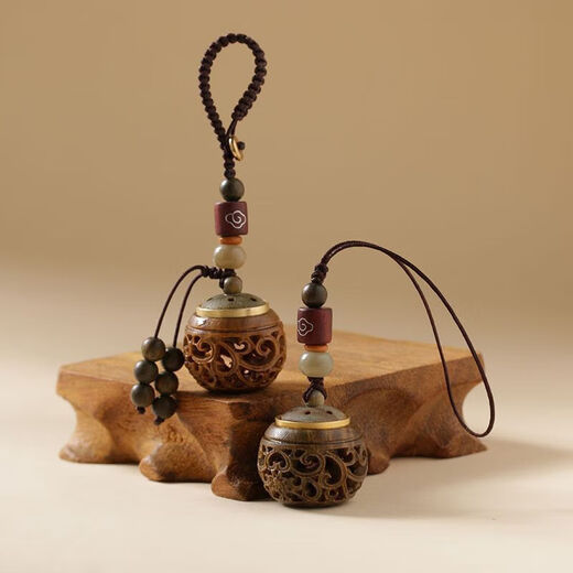 
Green Sandalwood exquisite hollow mobile phone chain sachet balls hidden fragrance pendant wearing ancient style aromatherapy keychain Green Sandalwood Flower Vine sachet pendant