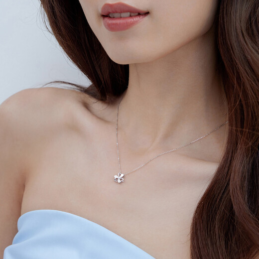 Lukfook Jewelry Platinum 950 Clover Platinum Necklace Car Flower Love Chain Price G07TBPN0027 2.18g (including labor cost 244 yuan)