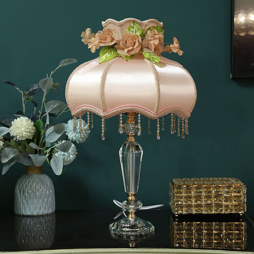 Europäische Tischlampe Schlafzimmer Nachttischlampe warmes und kreatives Licht Luxus amerikanisches Retro modernes Nachtlicht Hochzeitsfeier Tischlampe Wohnzimmer YL9930 mittelgroßer Dimmerschalter