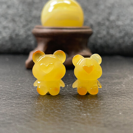 VZZS high-quality natural amber beeswax bear accessories braided rope pendant bracelet necklace pendant lift DIY squatting bear accessories beeswax bear (weighing less than 1.0g)