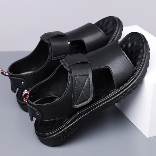 Sandalias de cuero genuino para hombres 2025 Nuevo verano transpirable sin deslizamiento zapatos de playa al aire libre sandalias de conducción de suela gruesa CLP6189 Negro 38