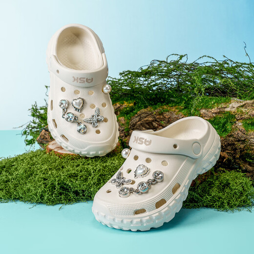 Fragen Sie Junior2025 Sommer Neues High-End-einfaches und modisches Freizeitlochschuh Kinderschuhe Strandschuhe atmungsaktiv
