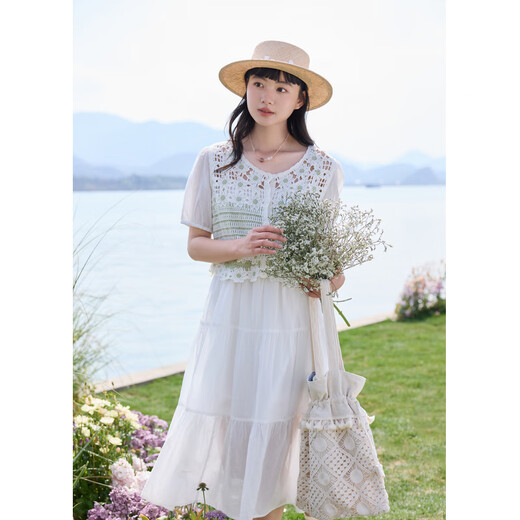 Zihan (ZIHAN) Zihan pastoral style hollow pattern puff sleeve shirt suspender dress two-piece suit for women 2025 summer new style off-white S