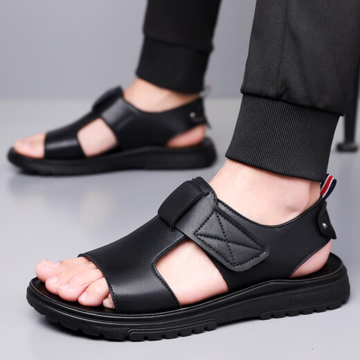 Sandalias de cuero genuino para hombres 2025 Nuevo verano transpirable sin deslizamiento zapatos de playa al aire libre sandalias de conducción de suela gruesa CLP6189 Negro 38