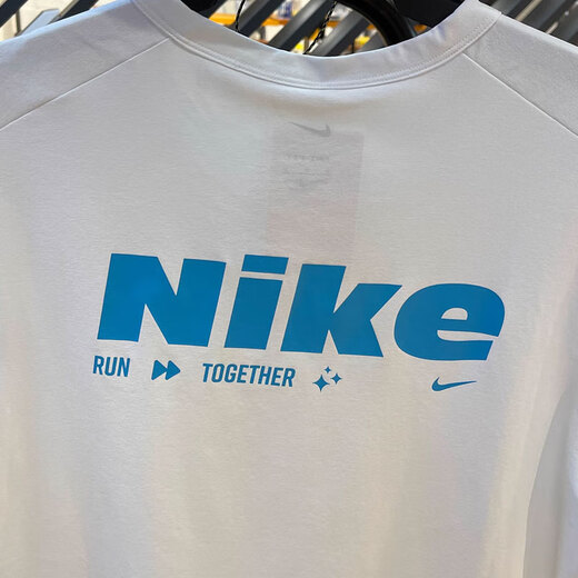 Nike (Nike) T-shirt à manches courtes pour hommes 2025 Summer Sportswear Running Fitness Training Brewpred Round Neck Kirt décontracté à séchage rapide HV4882-121 Mountain White L Recommandé 130-150jin [Jin est égal à 0,5 kg]