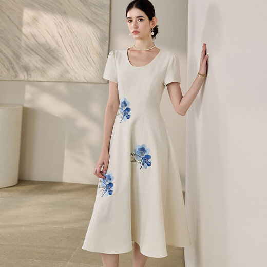 
ROEYSHOUSE new Chinese style embroidered dress for women 2025 summer new elegant round neck large hem skirt 12156 off white XL