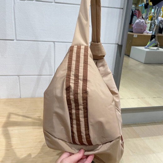 Adidas (Adidas) Clover Tailentasche Herrenbeutel Frauenbeutel Sportbag Umhängetasche mit Wolken Croissant Bag Crossbody Casual Bag Ka9272 warmes Sand Farbe große Größe 33*48 cm, vorbehaltlich der physischen Gegenstände der Theke