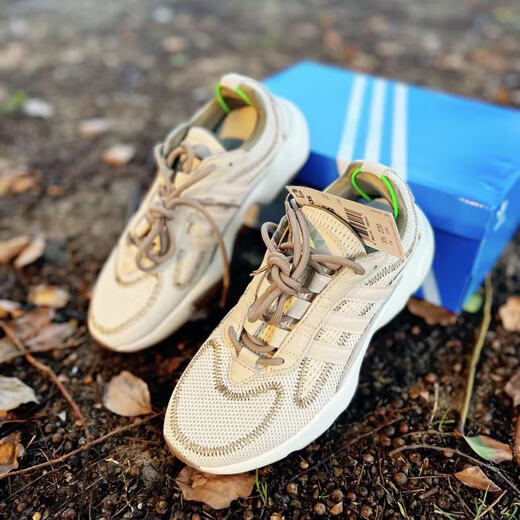 阿迪达斯（adidas）休闲鞋男鞋女鞋 春夏季新款三叶草网面透气减震运动鞋低帮跑步鞋 JQ3927/奇妙白/光晕绿/棕色/偏小 40.5 (250mm)