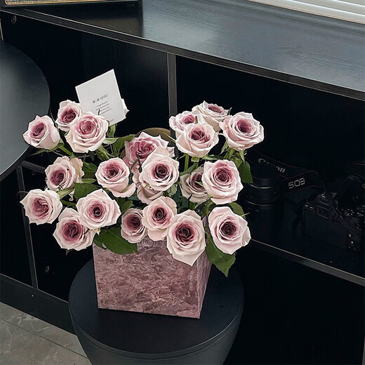 New flower shops always stock Klimei flower spray paint dyeing flower arrangements that do not hurt the flowers, dyes, color-absorbing materials, no odor, purple