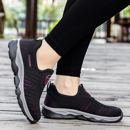 Zapatos para caminar a las personas de mediana edad y ancianos para mujeres transpirables y cómodos zapatos de ancianos sin deslizamiento.