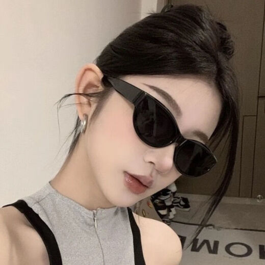 Jennies gleiche Sonnenbrille für Frauen Outdoor -Fotografie Sonnenbrille Sonnenbrille Retro Heiße Mädchen Katze Augen zeigen kleine Brillen europäische und amerikanische Katzenaugen Sonnenbrille [1]