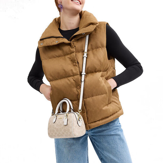 CoaCH (COACH) classic Rowan18 mini Boston bucket bag pillow hand-carrying small bag women's bag CW329 [Medium size] CY679-milk coffee color