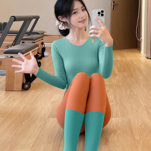 Shuangxiu's super-good-looking yoga clothing set can be worn outside. Beautiful Pilates training clothing, long-sleeved autumn and winter fitness sports tops, peacock green top + gingerbread pants M 100-110