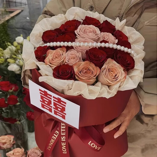 iosn新婚礼物订婚花束假花手捧花仿真花新娘闺蜜女友妈领证结婚永生花 11朵唯爱你红色包装 代写贺卡