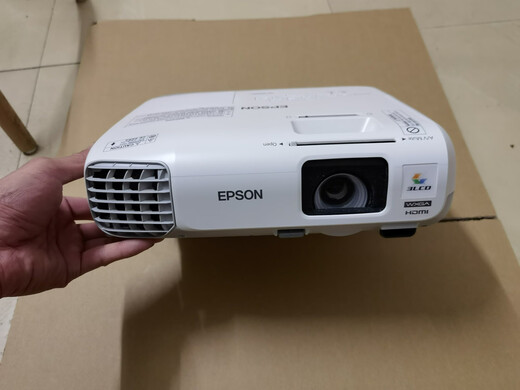 Epson Second-Hand EPSON 83+ -Projektor für die ultrahoch-hohe Definition von Home kann tagsüber mit intelligentem drahtlosen WLAN von Smart Office verwendet werden. EPSON 826W+ HD WXGA -Auflösung hohe offizielle Standardkonfiguration