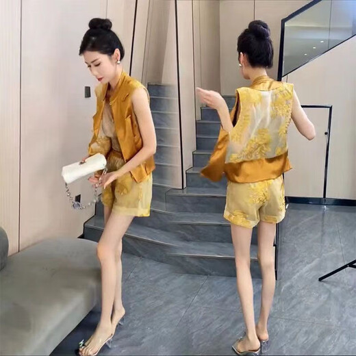 FHHUABD国风贵气感时尚套装女2024夏季新款坎袖拼接盘扣马甲短裤两件套女 12158-黄色套装 8XL m建议80-95斤