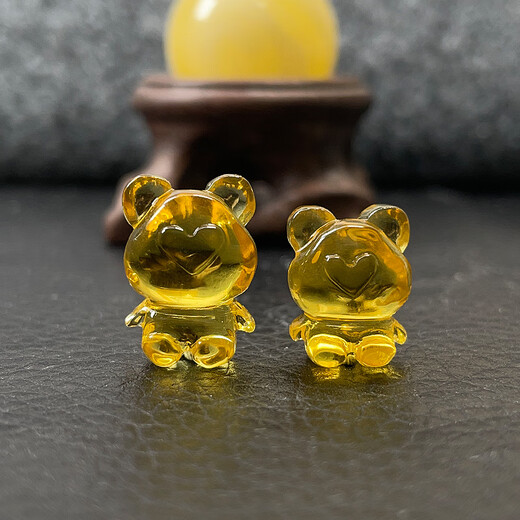 VZZS high-quality natural amber beeswax bear accessories braided rope pendant bracelet necklace pendant lift DIY squatting bear accessories beeswax bear (weighing less than 1.0g)