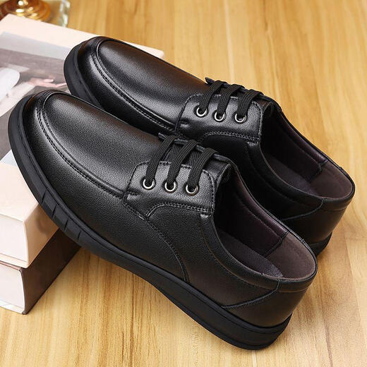 Chaussures masculines de Yierkang pour les chaussures en cuir à semelle douce automnale pour les chaussures de coton entièrement en velours pour hommes pour les chaussures de papa légères non glissantes à lacets noirs 6627 38