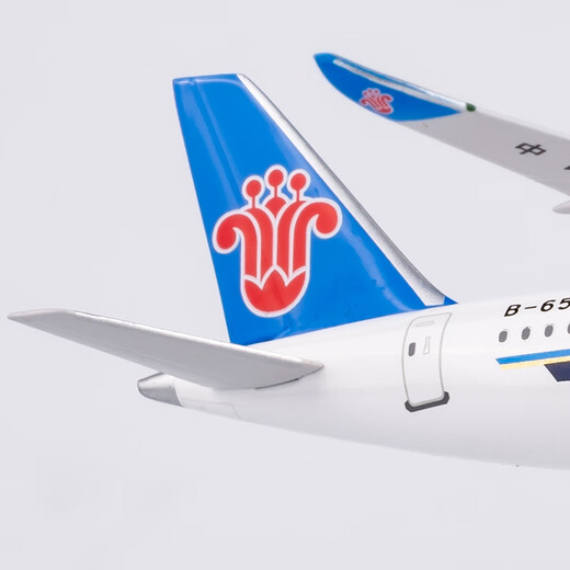China Southern Airlines (CHINA SOUTHERN) China Southern Cultural and Creative Aircraft Model Static Model Ornament C919 Alloy Fine Aircraft Model B-657J