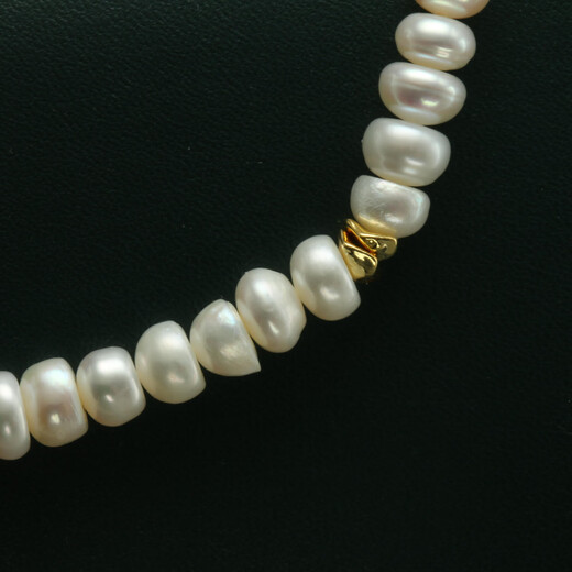 
Sugar cat Doudou freshwater pearl necklace simple collarbone with golden baroque beads summer yen neck T-shirt matching white