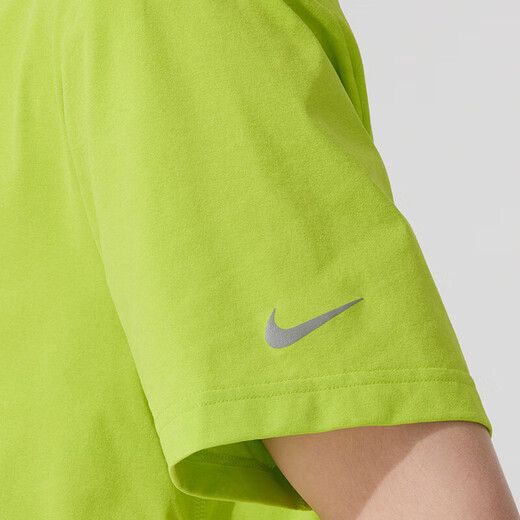 Nike (Nike) Herren Sportset 25 Sommer Neuer modischer doppelter Druck atmungsaktives Kurzarm T-Shirt Lose Hosen zweiteilige HV4882-389+FB7498-010 S