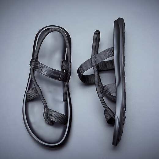 Sandalias para hombres japoneses Verano 2025 Nuevas chanclas de personalidad de moda para hombres usan sandalias de conducción no deslizantes para hombres negros 9866 39