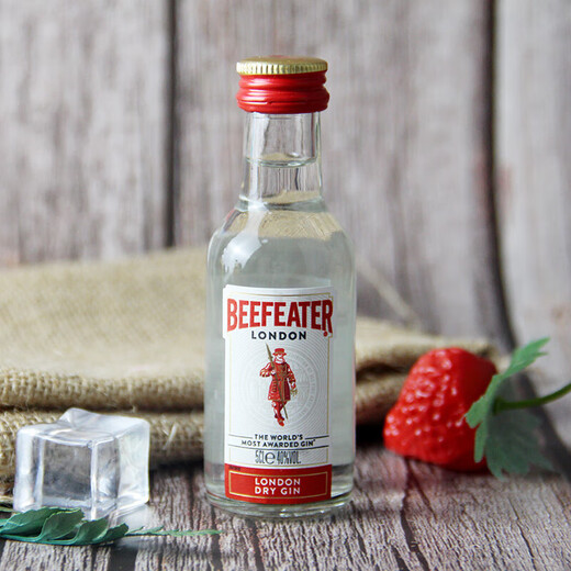 必富达（Beefeater）金酒蒸馏酒 英国进口洋酒 40度调酒基酒酒伴礼物必备 50mL 1瓶