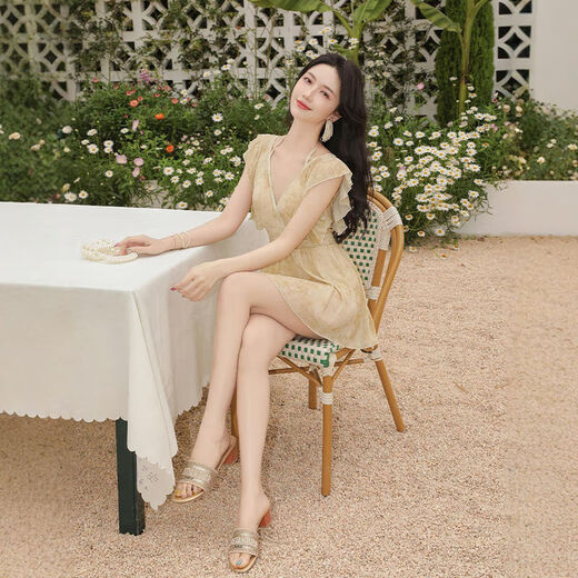 
YMEISHAN swimsuit women pure desire and super immortal one-piece 2025 hottest conservative belly-covering and slimming seaside swimsuit ginger M [84-98Jin [Jin equals 0.5 kg] Choose me]
