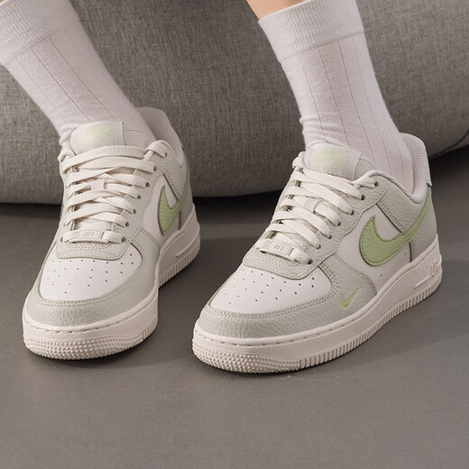 Nike (Nike) Chaussures féminines 2025 Nouvelles chaussures de sport d'automne Chaussures de planche à mode à usurs Léger en plein air Low Top Casual Chores IB3881-001 39