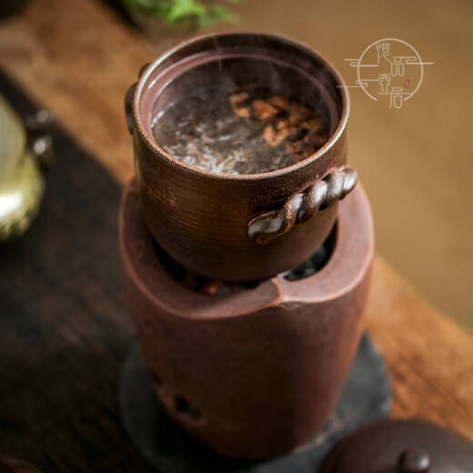 Yusen yiweihun té hirviendo en el hogar té agua hirviendo agua pura lente de barro de roca vieja de roca grande