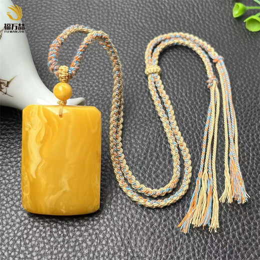 Fuwanzhe white flower beeswax square sign pendant, natural Russian amber safe and sound sign pendant 17.3g