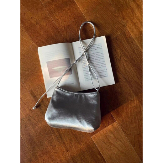 Dadong Korean version simple and light luxury bucket bag 2025 new versatile and exquisite ins out-of-shoulder diagonal straddle bag silver (spot)