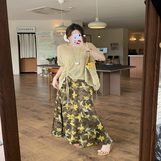 Single-built fat mm large size women's ice silk knitted top printed skirt suit A1477 top + 21846 skirt A1477 black top ((without suspenders) L[100-120] single size