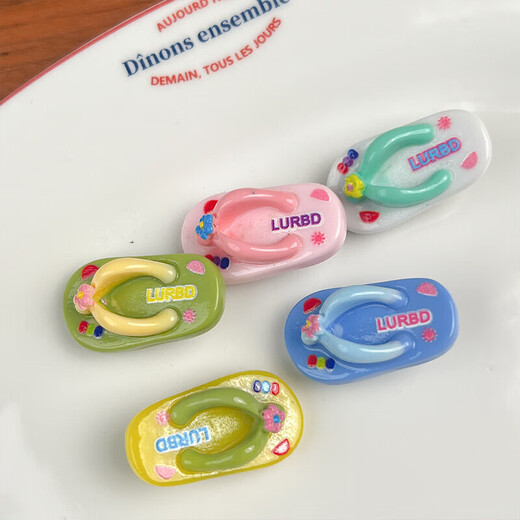 Funny Cartoon Beach Slippers Hairpin Duck Clip Cute and Doesn’t Hurt Hair Mini Children’s Hair Accessory Hairpin Cute Small Clip 3 pieces Random No Jam