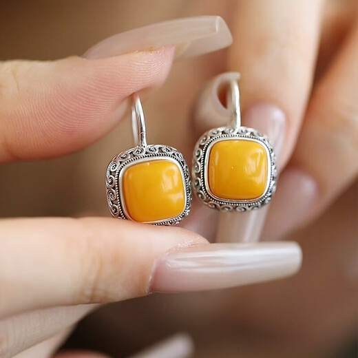 Fat Donglai same style beeswax earrings silver retro new Chinese style chicken fat yellow square sugar cube ears sugar cube earrings