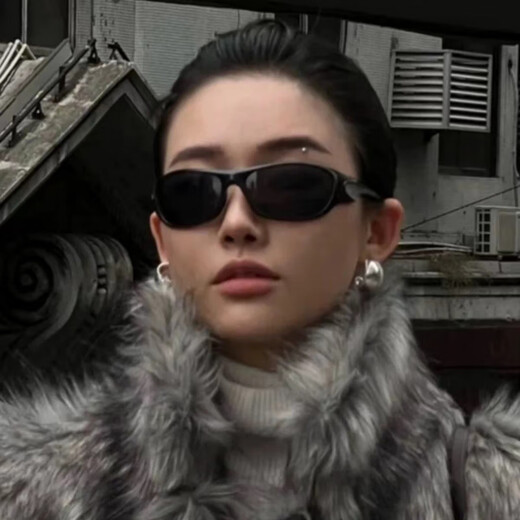Millennium Style Y2K Grüne Sonnenbrille weibliche Persönlichkeit Punk heißes Mädchen Retro kleiner Rahmen INS Europäische und amerikanische Internet Promi Sonnenbrille Männer C1 Schwarzer Rahmen grau Film