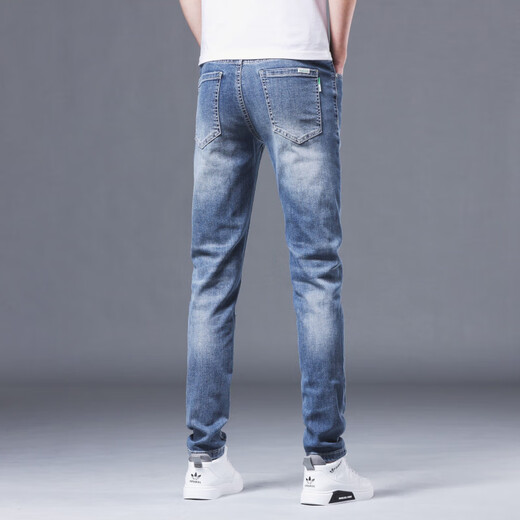 2025 Summer delgado jeans azul claro para hombres delgados pies delgados de alta gama Versátiles de pantalones largos casuales 1048 pies azules claros delgados 28 cintura 2 pies 1 1