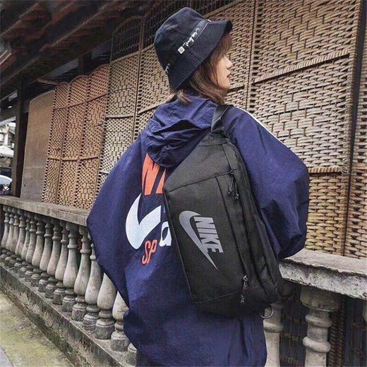耐克（NIKE）男包女包潮流运动包休闲包健身训练跑步轻便胸包单肩包斜挎包 BA5751-010/煤黑 均码