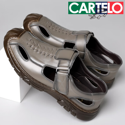 Cartelo Sommersandalen Männer echtes Leder atmungsaktives Sport und lässige Loch Schuhe hohl weiche Außensandalen Schwarz 6626/Top Cowhide 38 Standard Lederschuhgröße