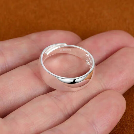 Lingmeng Hong Kong 9999 sterling silver ring new plain ring glossy ring is simple and versatile. Found enough silver plain ring glossy ring. First come first served. Will be sold out in seconds. 9.663 grams