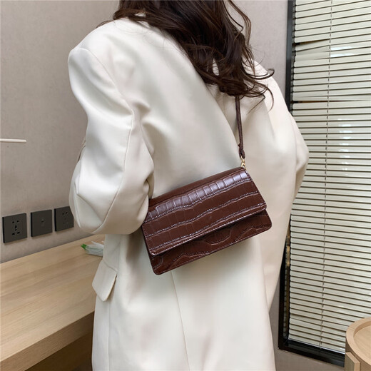 
Stone-patterned candy color French new style small square bag for going out and shoulders fashionable crossbody bag handheld commuting bag coffee color