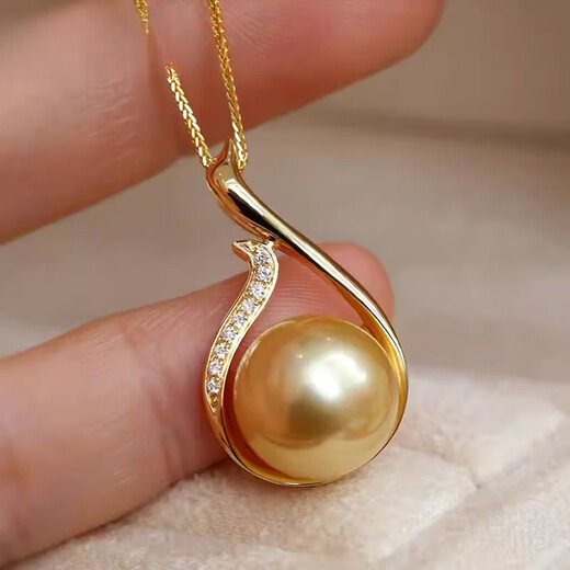 Donglai quality South Sea gold bead pendant swan elegant intellectual perfect round extremely bright seawater pearl 18K gold diamond swan pendant pearl 12mm + chain